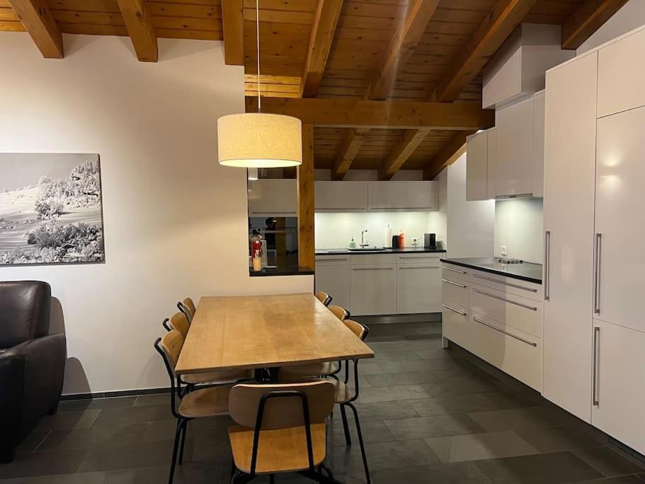 Modern 2 Bedroom In Apartment